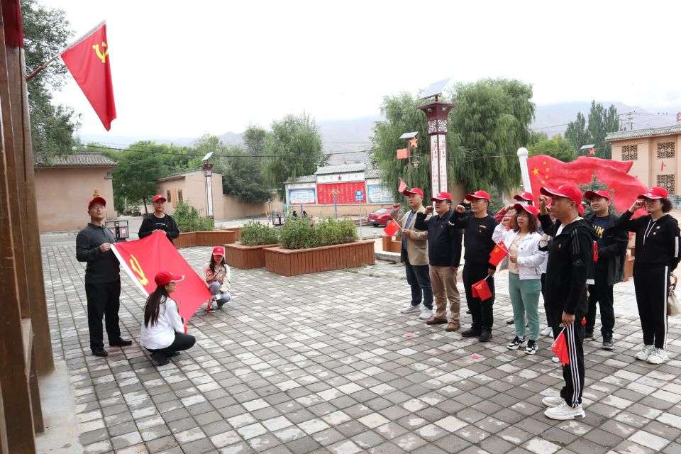 1631523295773037.jpg 重溫入黨詩(shī)詞 王金蓮 攝.jpg